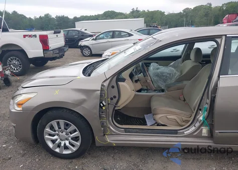 2014 Nissan Altima 2.5 from USA, damaged, VIN 1N4AL3AP0EC185929